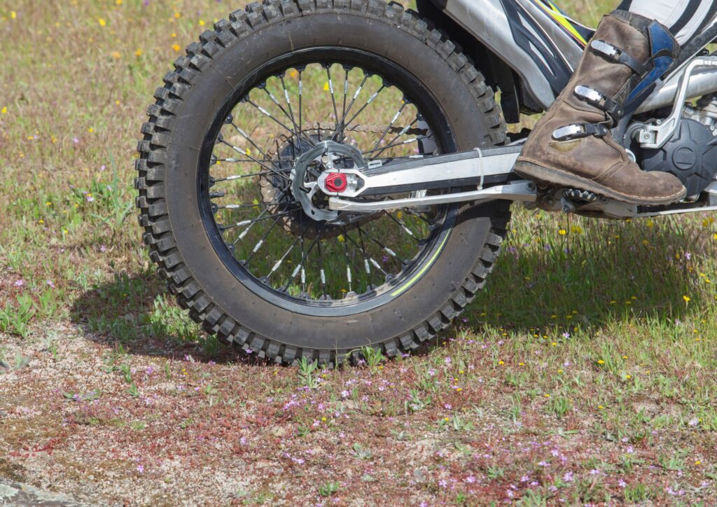 Descubre el mundo de las motos de trial: equilibrio, precisión y dominio total